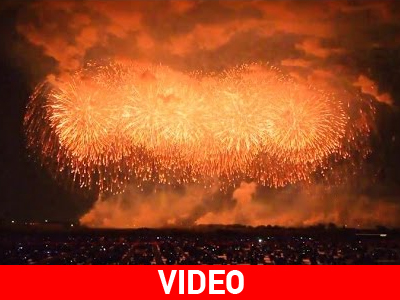 Ιαπωνία: Εκατοντάδες πυροτεχνήματα στον ουρανό
