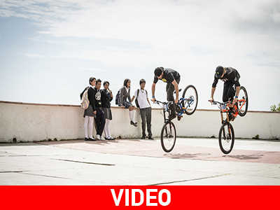 Brett Rheeder, R-Dog, και Makken στο Taxco Urban Downhill 2014