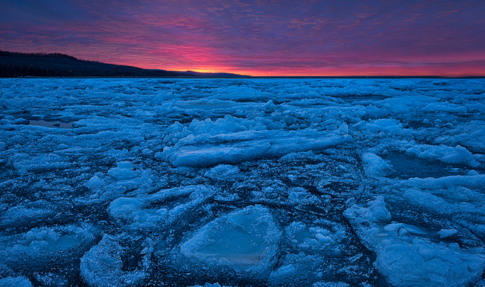 Η παγωμένη λίμνη στη Μινεσότα