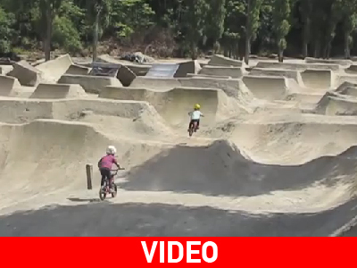 Παιδάκια κάνουν κόλπα BMX