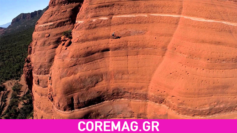 Απίστευτο: ποδηλάτης καβαλάει στο χείλος του γκρεμού