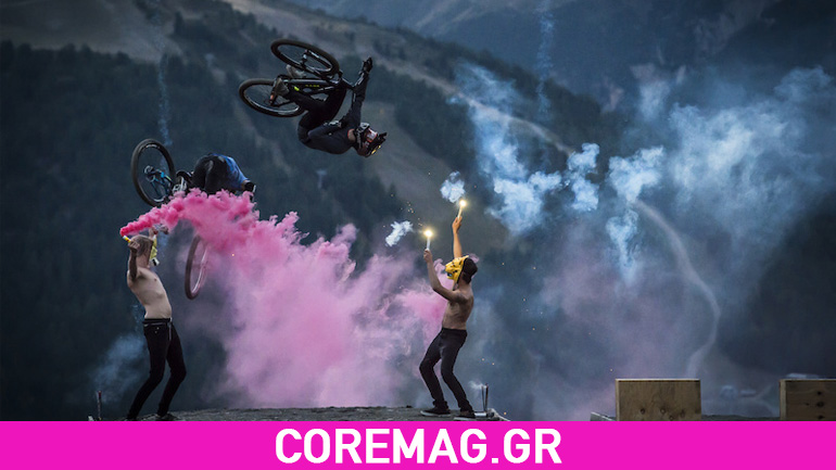 Δύο ποδηλάτες έκαναν απίστευτα κόλπα στο Nine Knights 2015