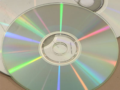 Κατέσχεσαν 17.500 cd-dvd «μαϊμού»