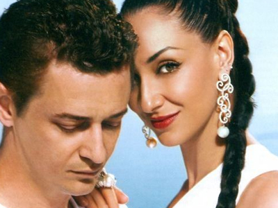 Ανεβαίνουν τα σκαλιά της εκκλησίας