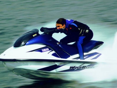 Οδηγός  jetski βρέθηκε…γυμνός στη νήσο Δία!