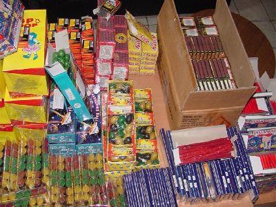 Συλλήψεις για κροτίδες σε Κερατσίνι, Σαλαμίνα