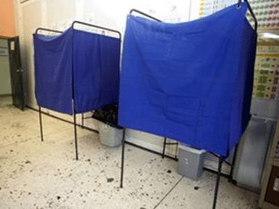 Έβαλε «λουκέτο» σε εκλογικό τμήμα αντιπρόσωπος κόμματος