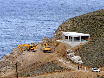 Πιάνουν δουλειά οι μπουλντόζες στη Μύκονο
