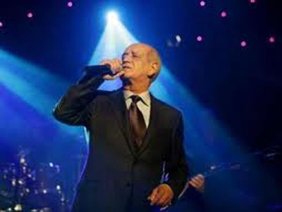 Τελευταίο χειροκρότημα για το Δημήτρη Μητροπάνο