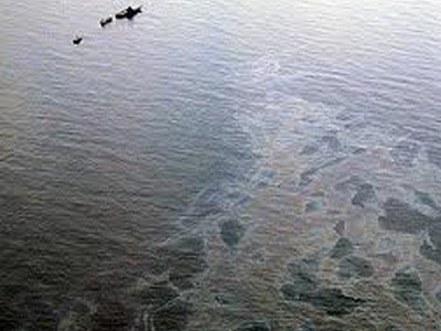 Θαλάσσια ρύπανση στο Βόλο