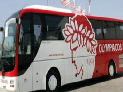 Έκαψαν το πούλμαν του Ολυμπιακού στο Αργοστόλι