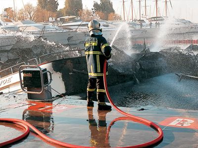 Κάηκαν επαγγελματικά σκάφη στη Ρόδο