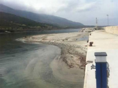 Το λιμάνι έγινε “παραλία” στη Σαμοθράκη