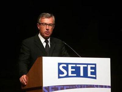 ΣΕΤΕ: Ανέφικτος στόχος τα 16 εκ. τουριστών το 2012