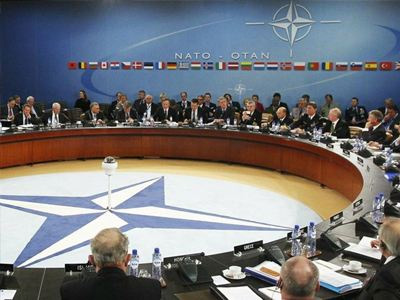 Στον «πάγο» η ένταξη των Σκοπίων στο ΝΑΤΟ