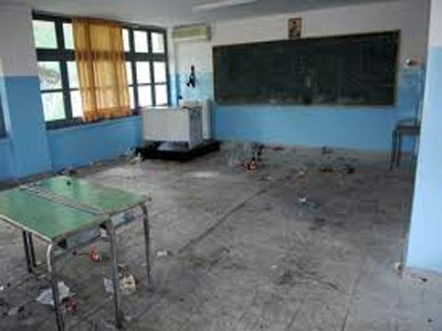 Έκαναν το σχολείο “γυαλιά καρφιά”