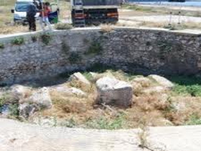 “Άνοιξε” η ακτή με τον τάφο του Θεμιστοκλή