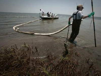 Obama: Κλείστε την “καταραμένη τρύπα”