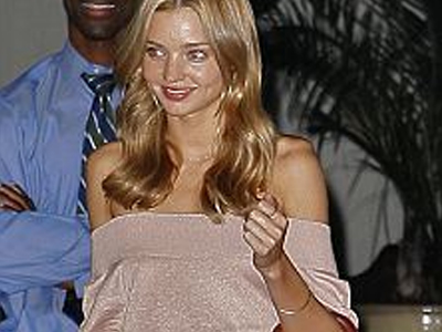 Τα ιλλιγιώδη πόδια της Miranda Kerr