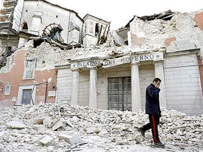 Μαφία… πάνω στα συντρίμμια της Λ’ Άκουιλα