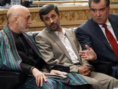 Αχμαντινετζάντ: Έκαναν την τρίχα… τριχιά