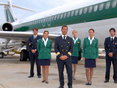 Μαζικές περικοπές ετοιμάζει η Alitalia