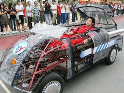 Βόλτα… με “χειροποίητο” αμάξι