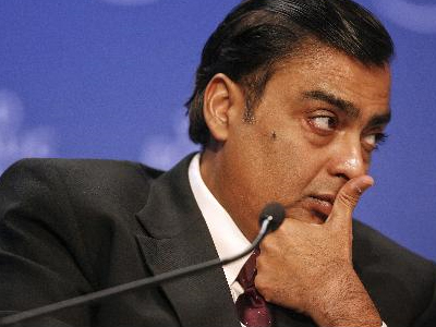 Μείωσε το μισθό του κατά 2/3 λόγω κρίσης