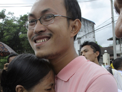 Οι δικηγόροι της ηγέτιδος της Μιανμάρ στο πλευρό Αμερικανού κρατούμενου