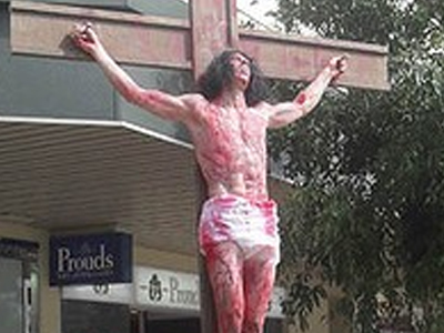 Αυστραλία: Αντιδράσεις για αναπαράσταση της Σταύρωσης