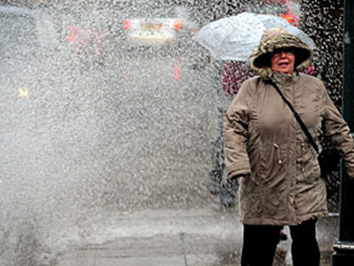 Σφοδρή κακοκαιρία πλήττει τη Βρετανία