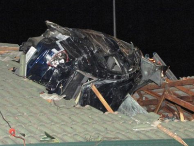 Πάρκαρε… στη στέγη!