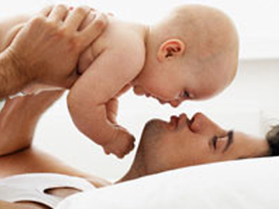 Η επιλόχειος κατάθλιψη “χτύπησε” και τους άνδρες