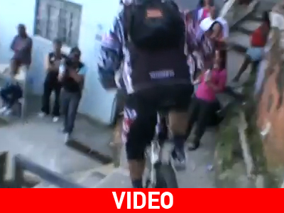 “Ακροβατικά” με ποδήλατα στις βραζιλιάνικες φαβέλες