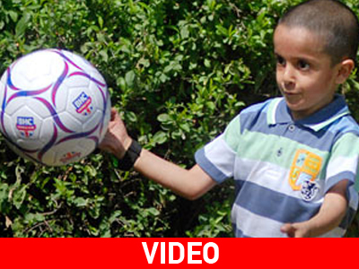 Στην αγκαλιά του πατέρα του ο 5χρονος που είχε απαχθεί στο Πακιστάν