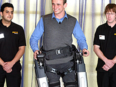Βιονικά πόδια… δίνουν «φτερά» σε παραπληγικούς
