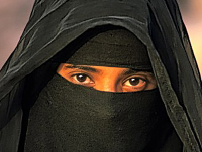 Γαλλία: Ολοταχώς για την πλήρη απαγόρευση της μπούρκας