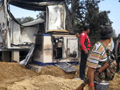 Ινδία: Δεκάδες νεκροί από ανατίναξη λεωφορείου