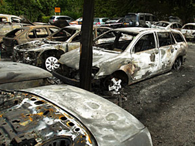 Έγιναν στάχτη αυτοκίνητα ταξιδιωτών στο Stansted
