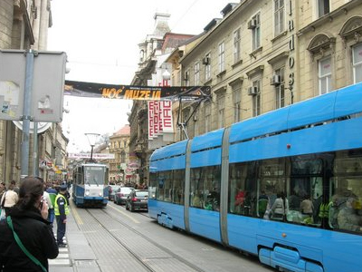 Ανήλικος έπεσε από τον 6ο και σώθηκε