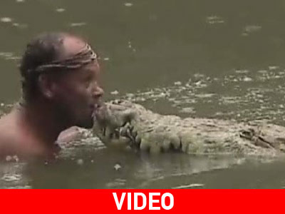 Φιλιά… με έναν κροκόδειλο
