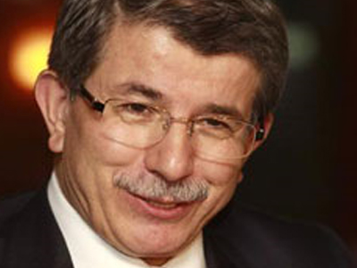 «Τα μαζεύει» o Νταβούτογλου