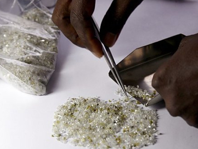 «Ρέουν» τα διαμάντια στη Ζιμπάμπουε