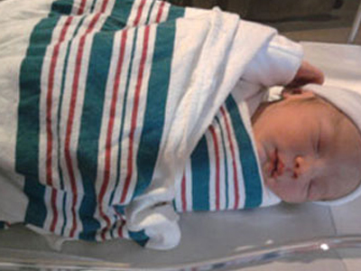 Γέννησε δίδυμα στα 62 της