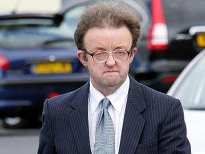 Δήμαρχος κλέφτης εσωρούχων!