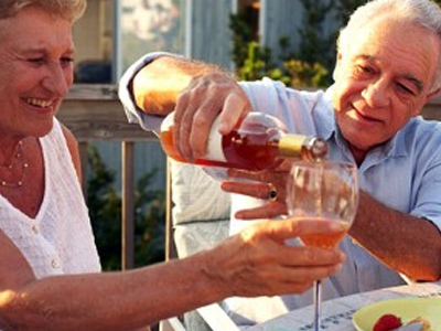 Πίνετε; Καραδοκεί η άνοια