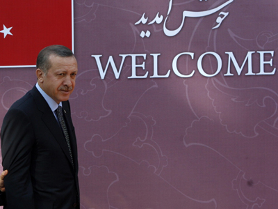 Σε θερμό κλίμα οι συζητήσεις Erdogan – Ahmadinejad