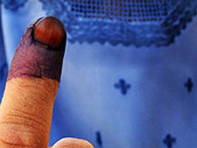 Επανάληψη των εκλογών ζητά ο αντίπαλος του Karzai