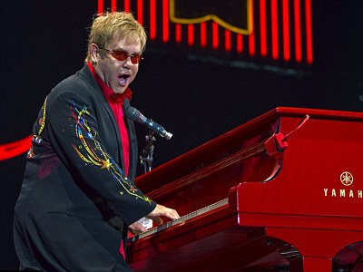 Με βαριά γρίπη ο Elton John