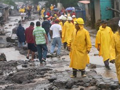 Αυξάνονται οι νεκροί από την κακοκαιρία